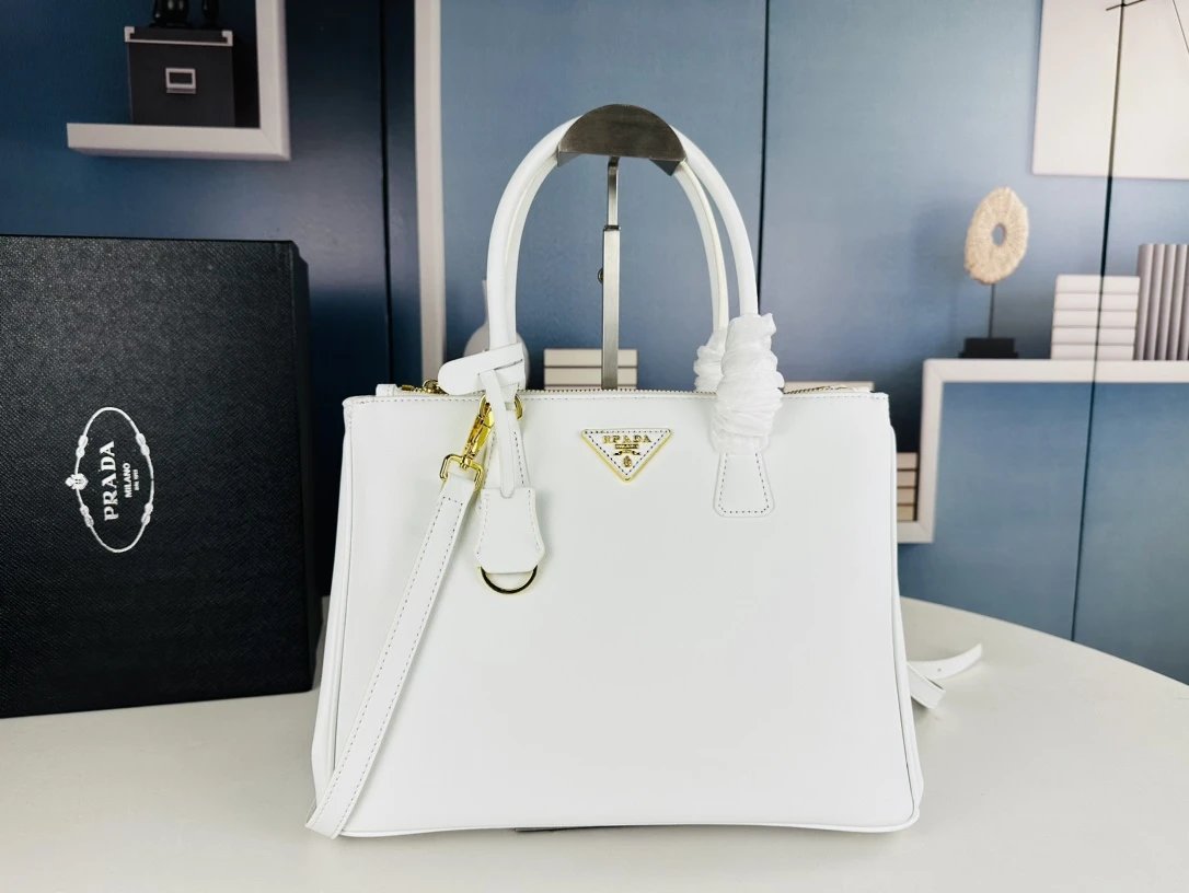 Gucci Blondie Medium Top Handle Bag Tan