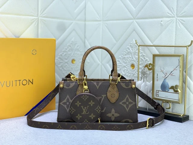 Louis Vuitton Handbags Top-handle handbag with detachable shoulder strap, monogram pattern, and round coin pouch product detail image 5