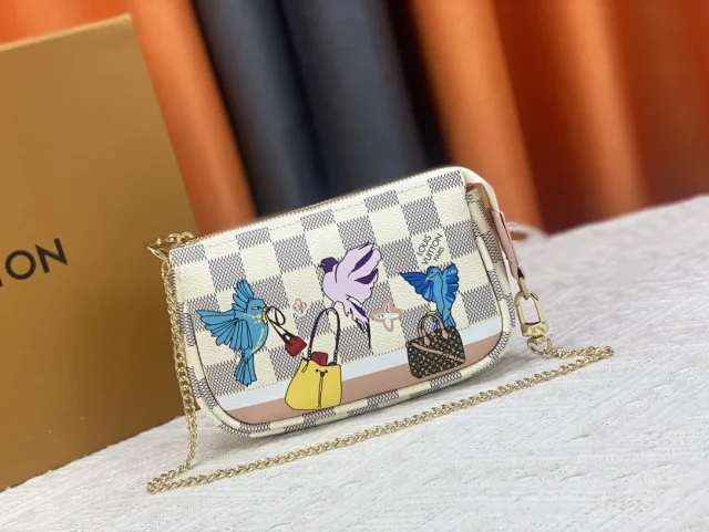Louis Vuitton Crossbody Bags M80501 Chain-Strap Printed Bag product detail image 2