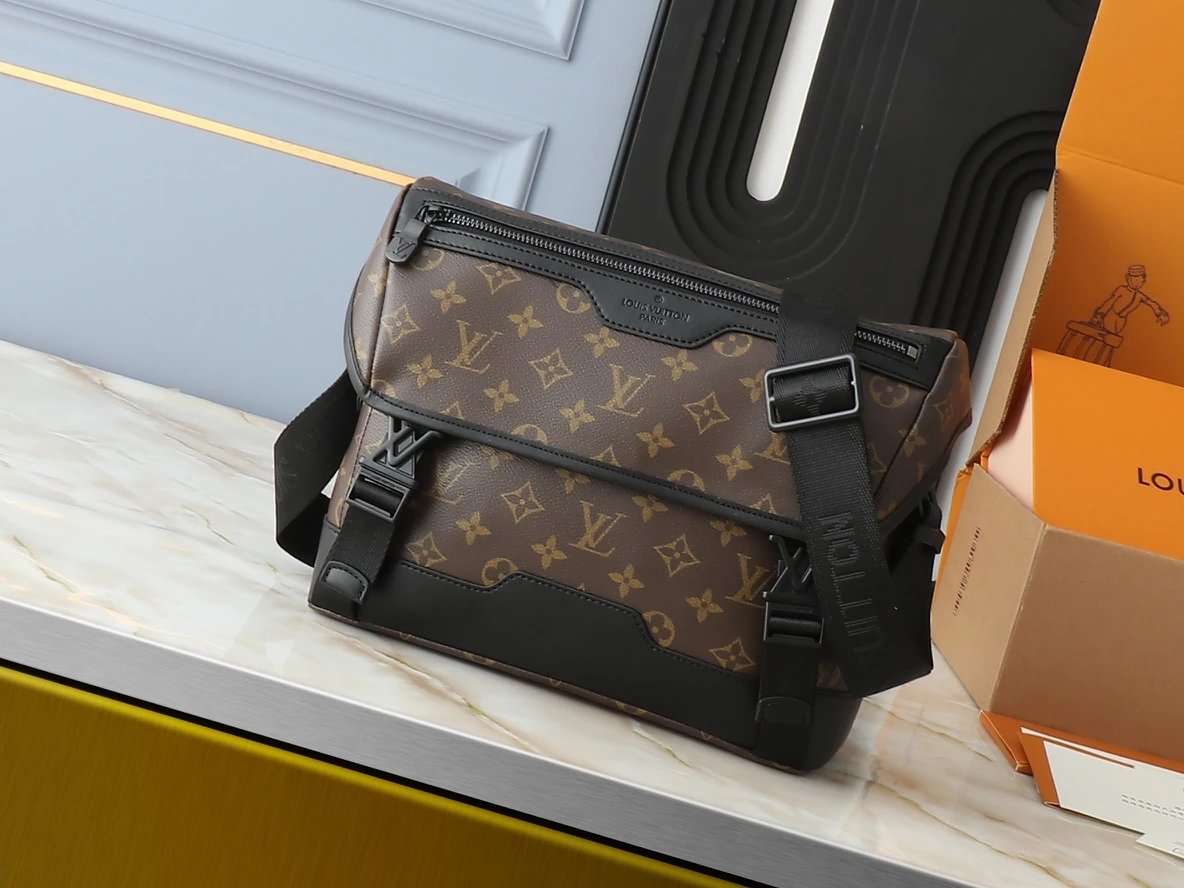Louis Vuitton Trio Messenger Monogram Khaki Green