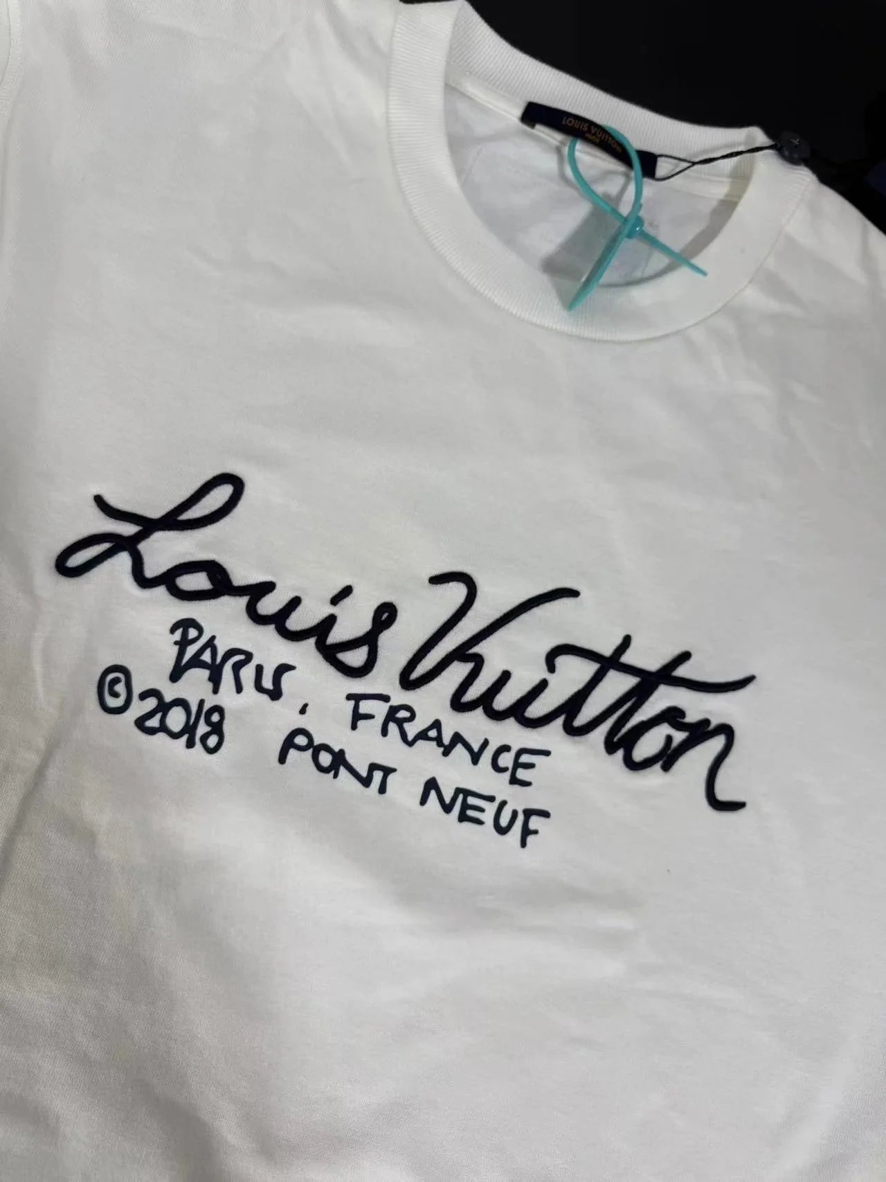 Clearance Sale! V 24SS Signature White Short Sleeve T-shirt - Pre-YB Development, Previously Sold for $188 per Batch