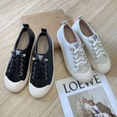 High version LOEWE lace up biscuit shoes versatile lightweight thick soled breathable casual board shoes for female students, white shoes for women with thick soles, lazy shoes for women, flat casual board shoes for women, white shoes for women, 2023 new women's shoes, popular versatile casual flat bottom single shoes, Instagram trendy soft leather casual board shoes, casual board shoes, trendy shoes, English and Korean versions, in stock