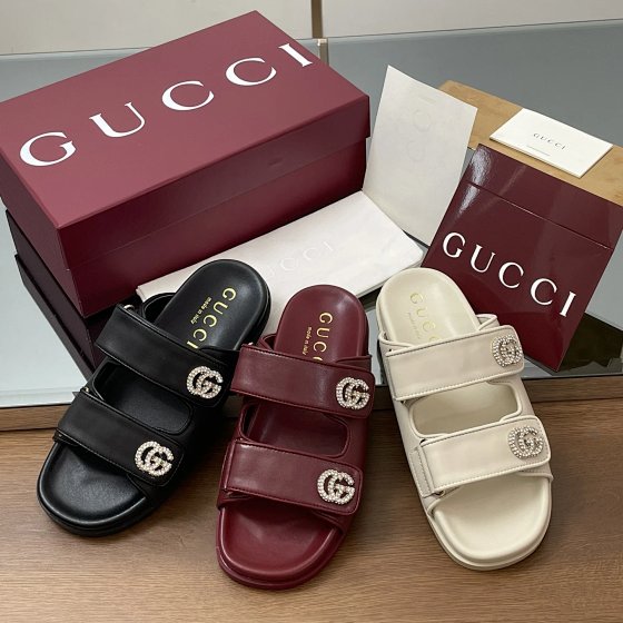 High version G Home Double C Diamond Button Velcro Half Slippers Women's Ancient Family Celebrity Velcro Genuine Leather Cool Slippers Women's Summer Outerwear Old Flower Dew Toe Beach One line Drag Small Fragrant Wind Velcro Slippers Women's Summer Outerwear Pearl Thick Bottom Genuine Leather Leisure Beach One line Drag One line Thick Bottom Cool Slippers Women's Velcro Thick Bottom Height Increasing Roman Sandals Women's GG Diamond Button Leather Flat Bottom Sandals