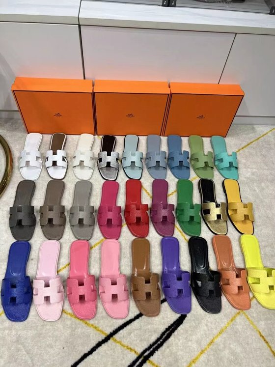 High version Hermes flat h slippers 2022 new summer h home slippers female summer outside wear leather flat beach thick high heel one word sandals slippers female ins flat bottom travel vacation beach one word leather sandals net red sandals female fashion sandals slippers hundred rhinestone flat bottom h sandals slippers leather sheepskin beach slippers female h sandals female summer outside wear ins tide