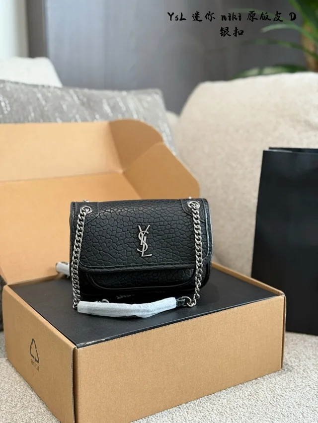 Saint Laurent Crossbody Bags Logo flap and chain-strap designs product detail image 11