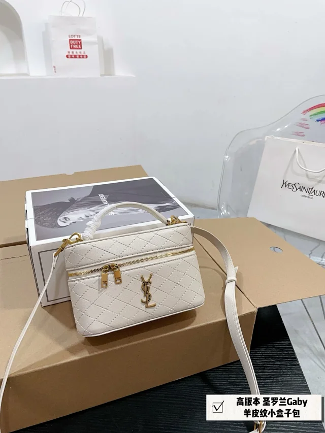 Saint Laurent Crossbody Bags Logo flap and chain-strap designs product detail image 19