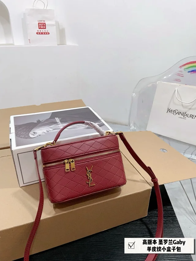 Saint Laurent Crossbody Bags Logo flap and chain-strap designs product detail image 20