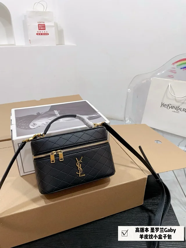 Saint Laurent Crossbody Bags Logo flap and chain-strap designs product detail image 21