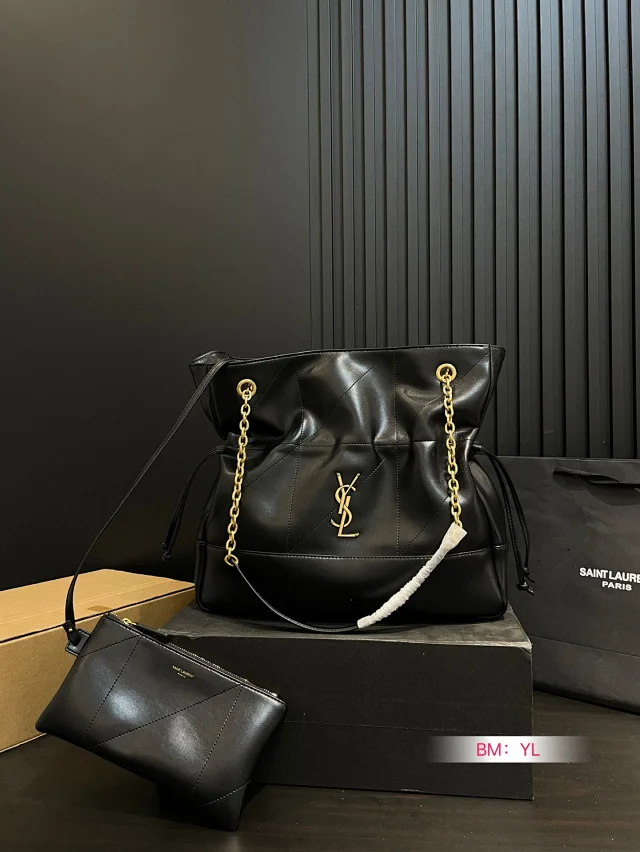 Saint Laurent Crossbody Bags Logo flap and chain-strap designs product detail image 24