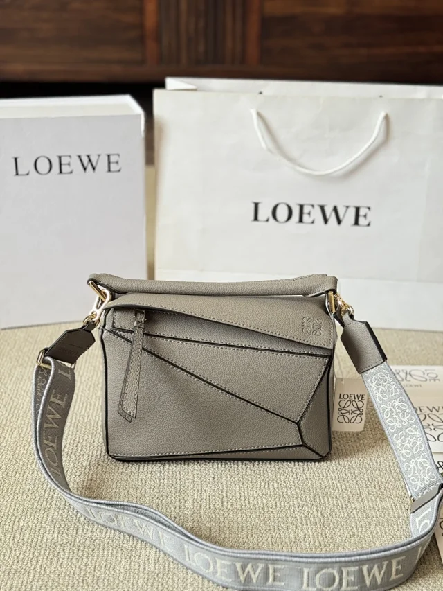 Loewe Drawstring Logo Shoulder Bag product detail image 37