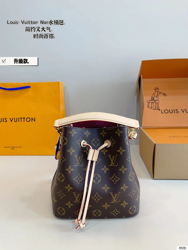 Louis Vuitton Monogram Handbag product detail image 26