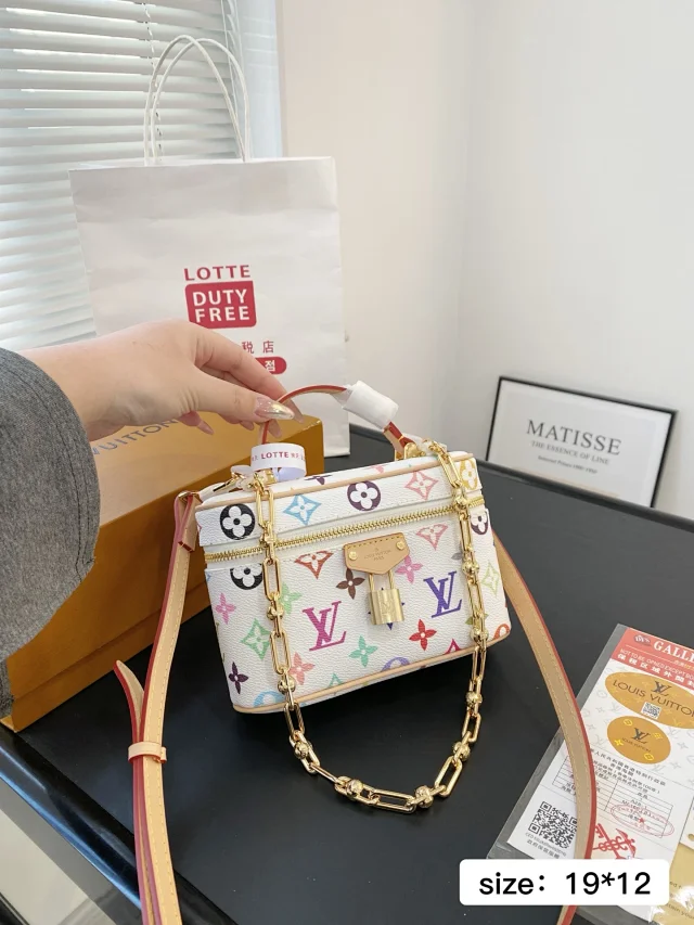 Louis Vuitton Monogram Handbag product detail image 23