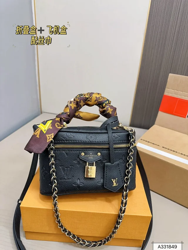 Louis Vuitton Monogram Handbag product detail image 41