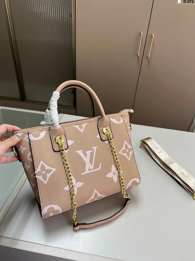 Louis Vuitton Monogram Handbag product detail image 12