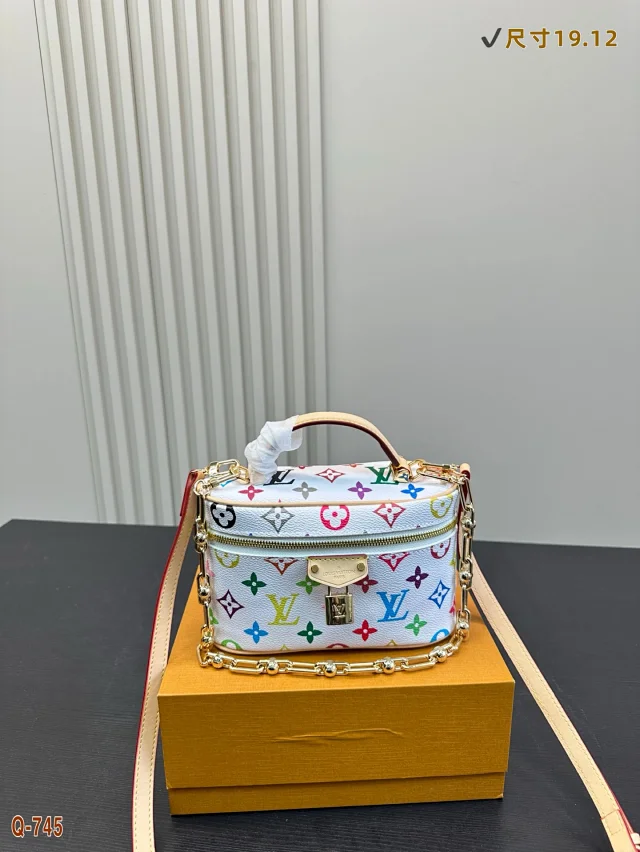 Louis Vuitton Monogram Handbag product detail image 13