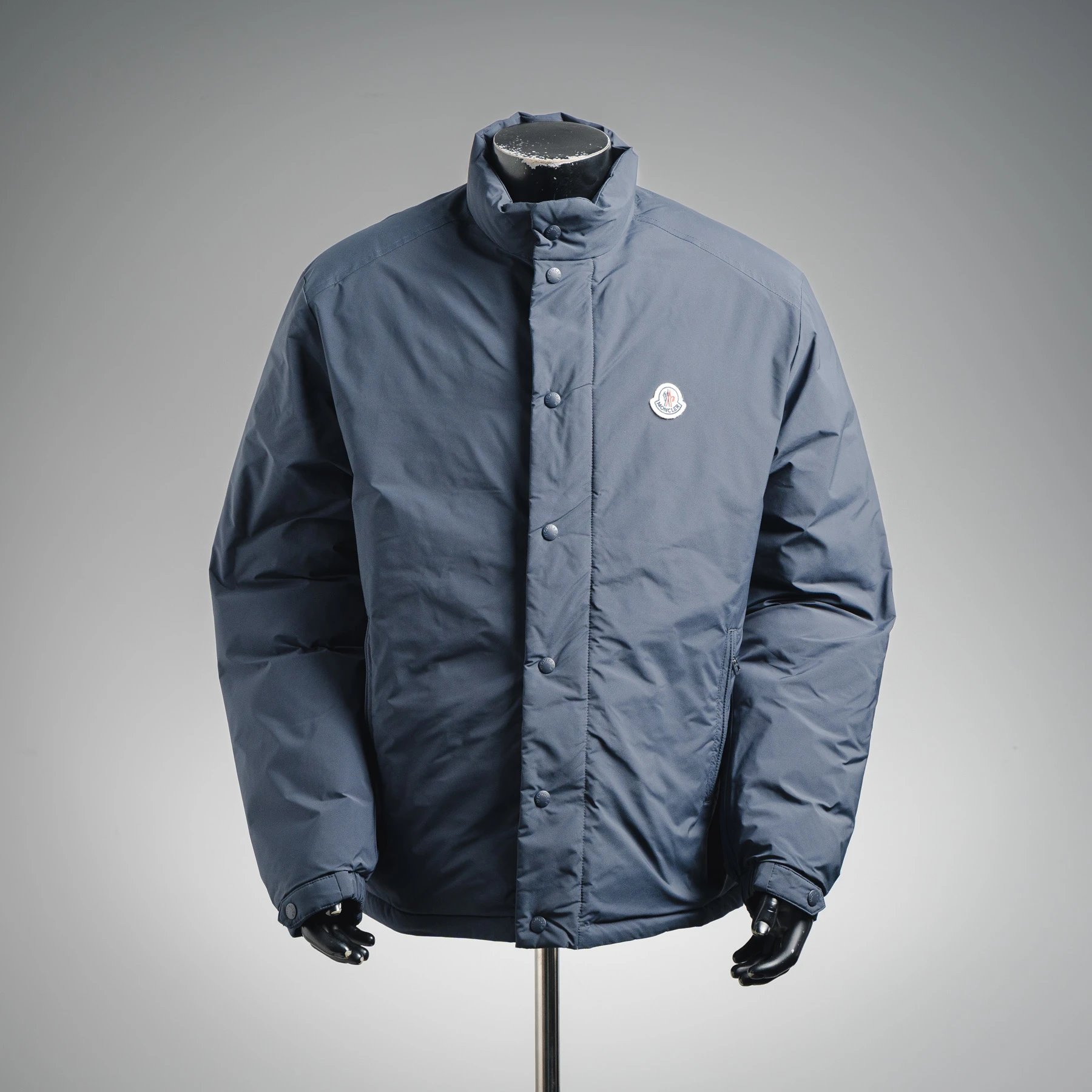 MCM0ncler小标纯色立领羽绒服