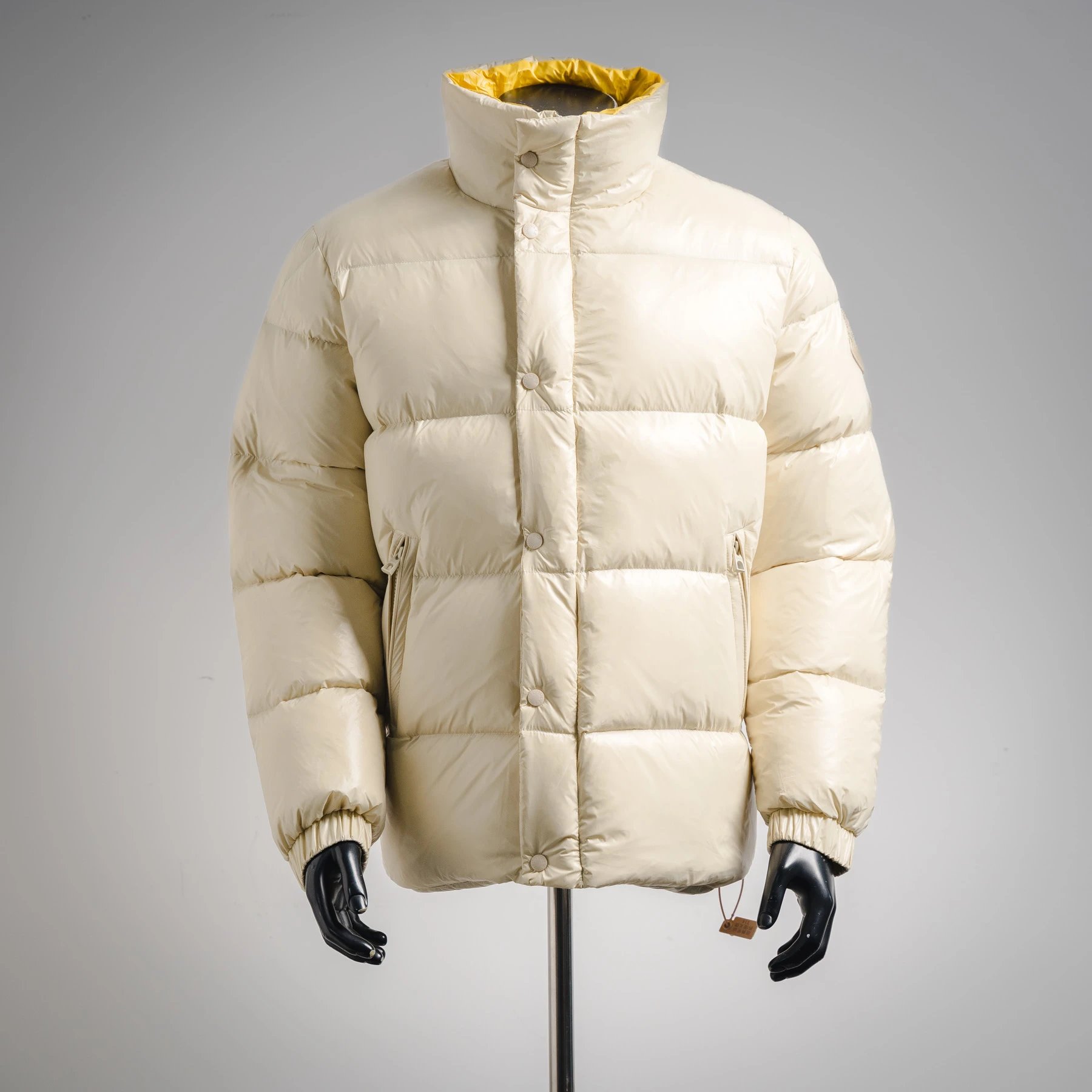 三大洲毛巾绣标羽绒服-米白色