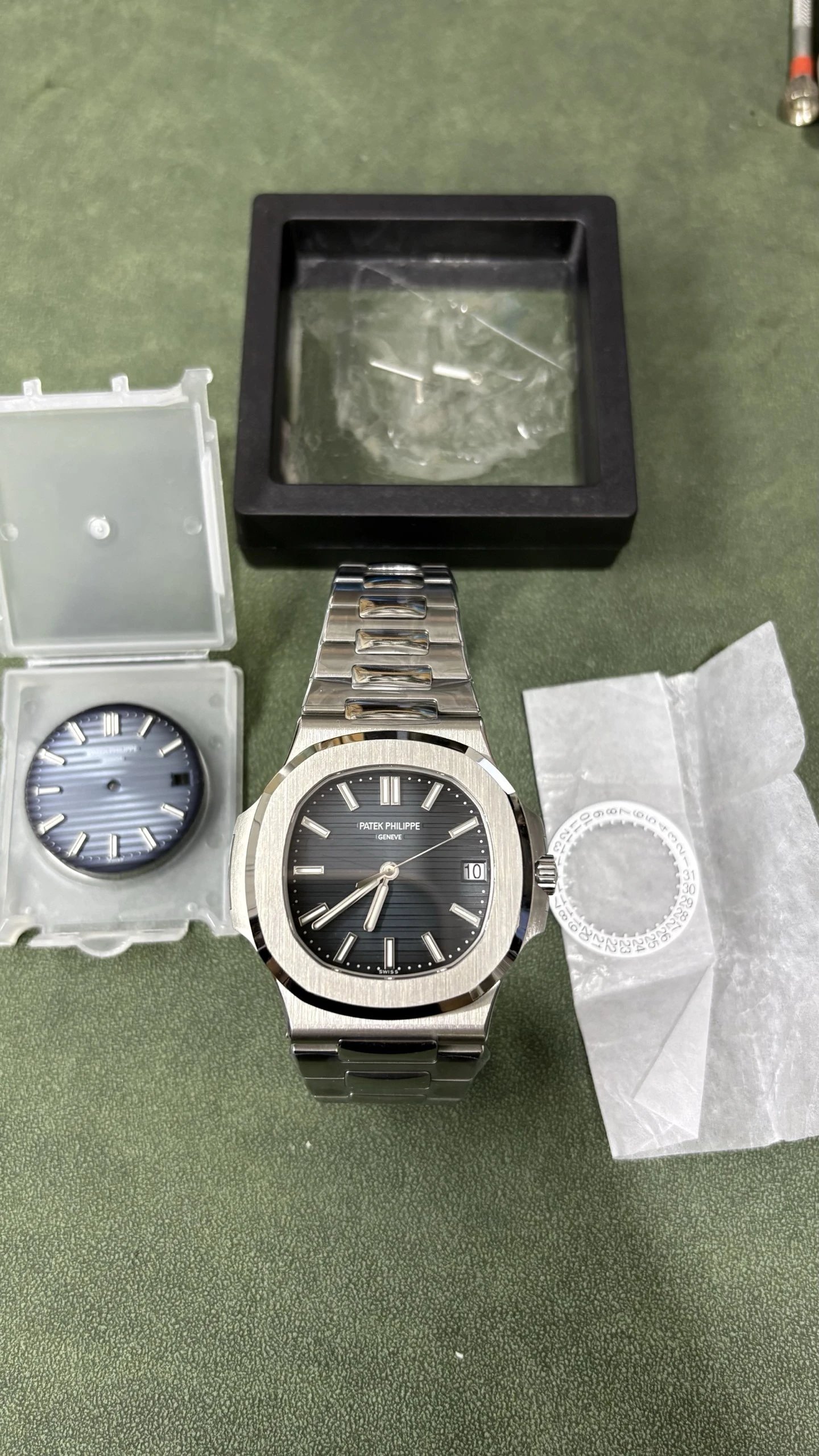 Patek Philippe Nautilus 5711 Wristwatch — SB000685 listing image