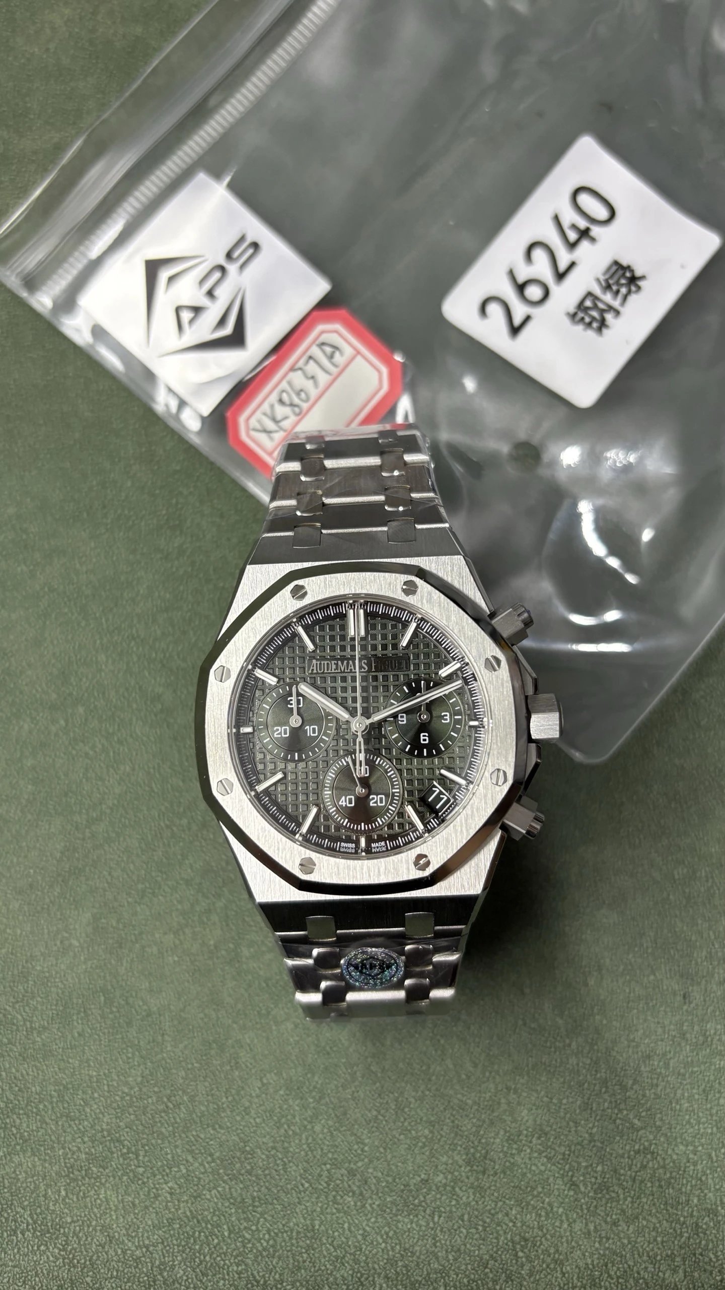 Audemars Piguet Royal Oak Chronograph Watch — SB000696 listing image