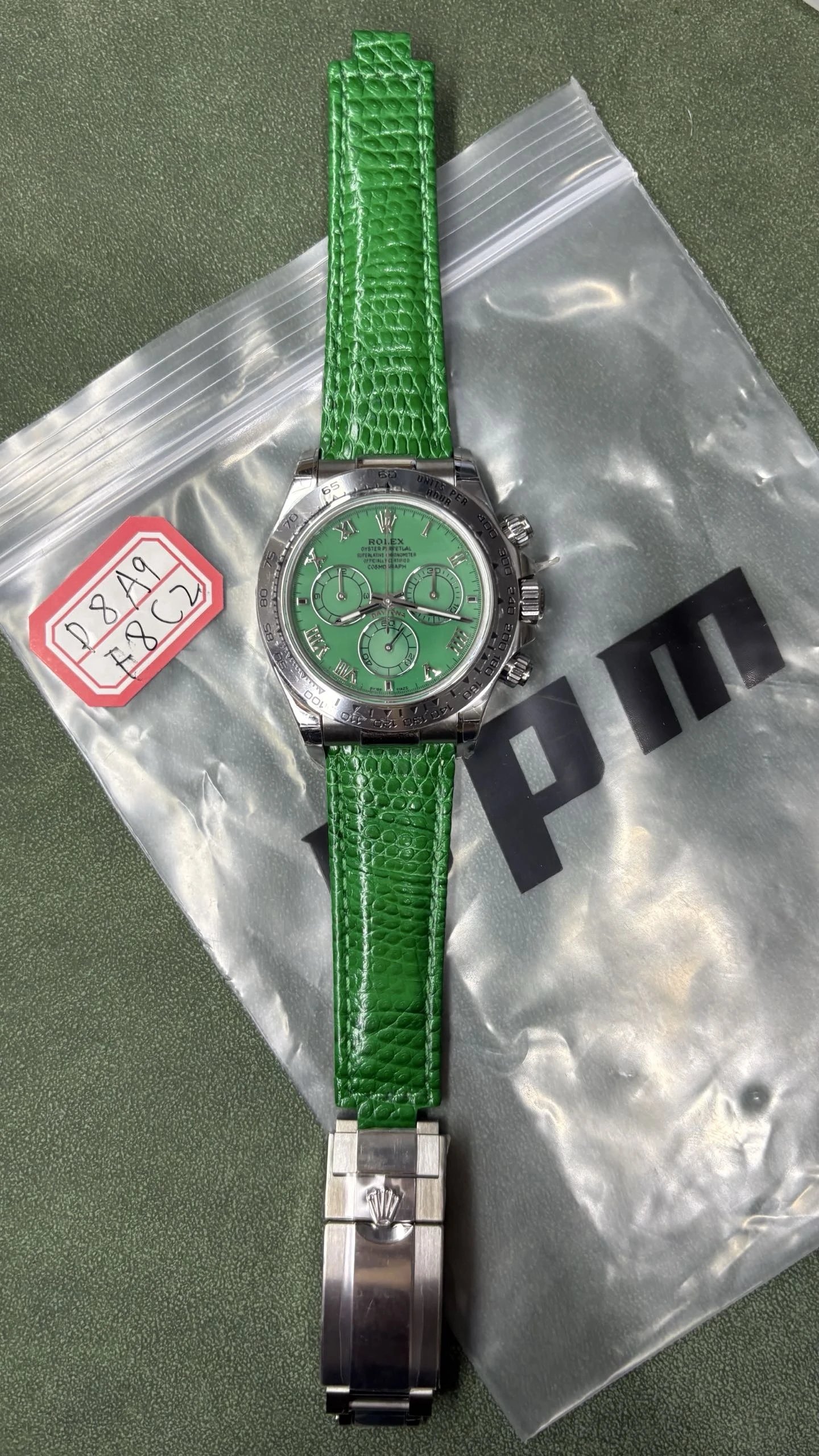 Rolex Cosmograph Daytona Watch - Green Dial-009584