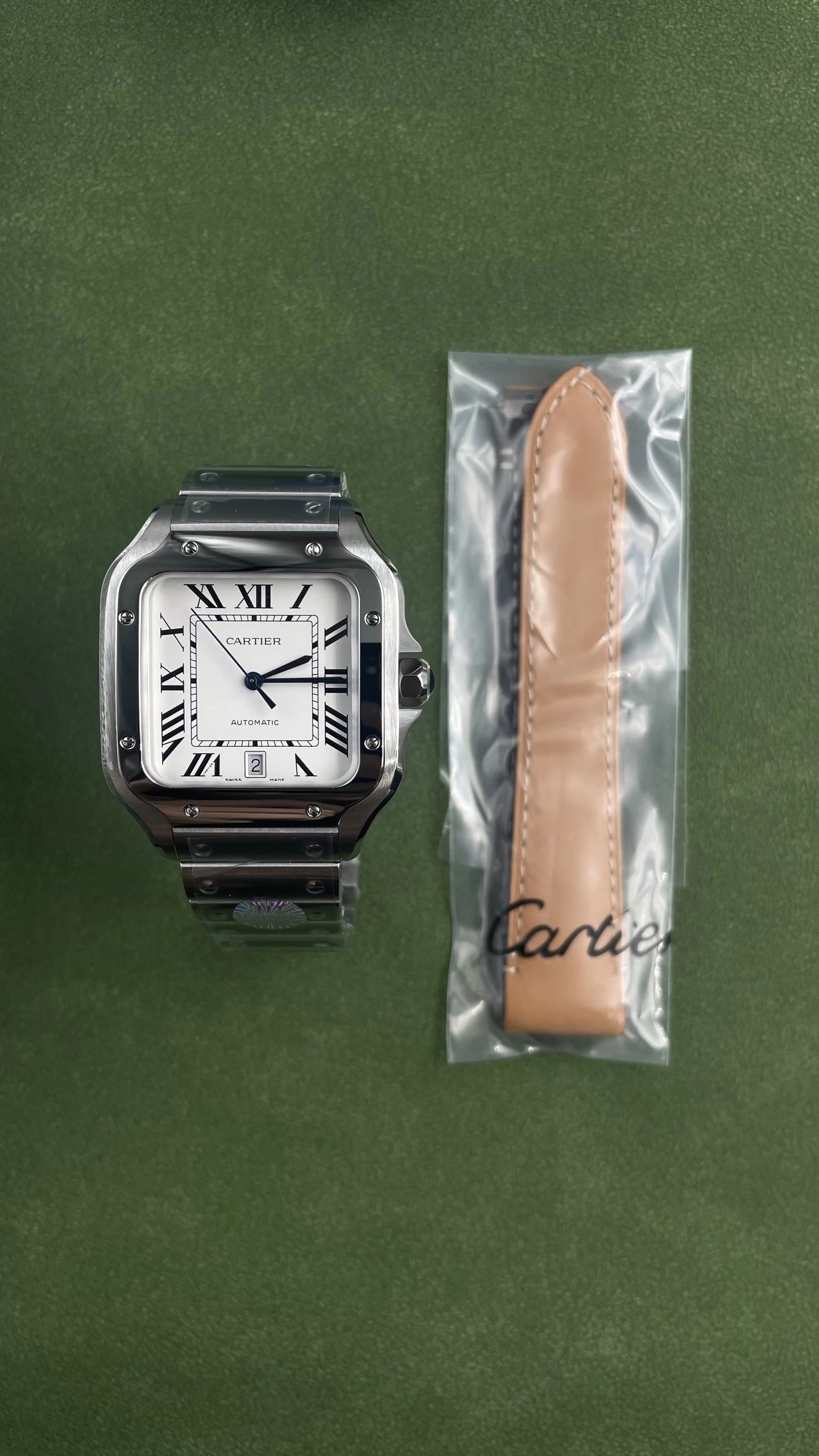 Watch (2102) (Additional charge for strap, please contact customer service)