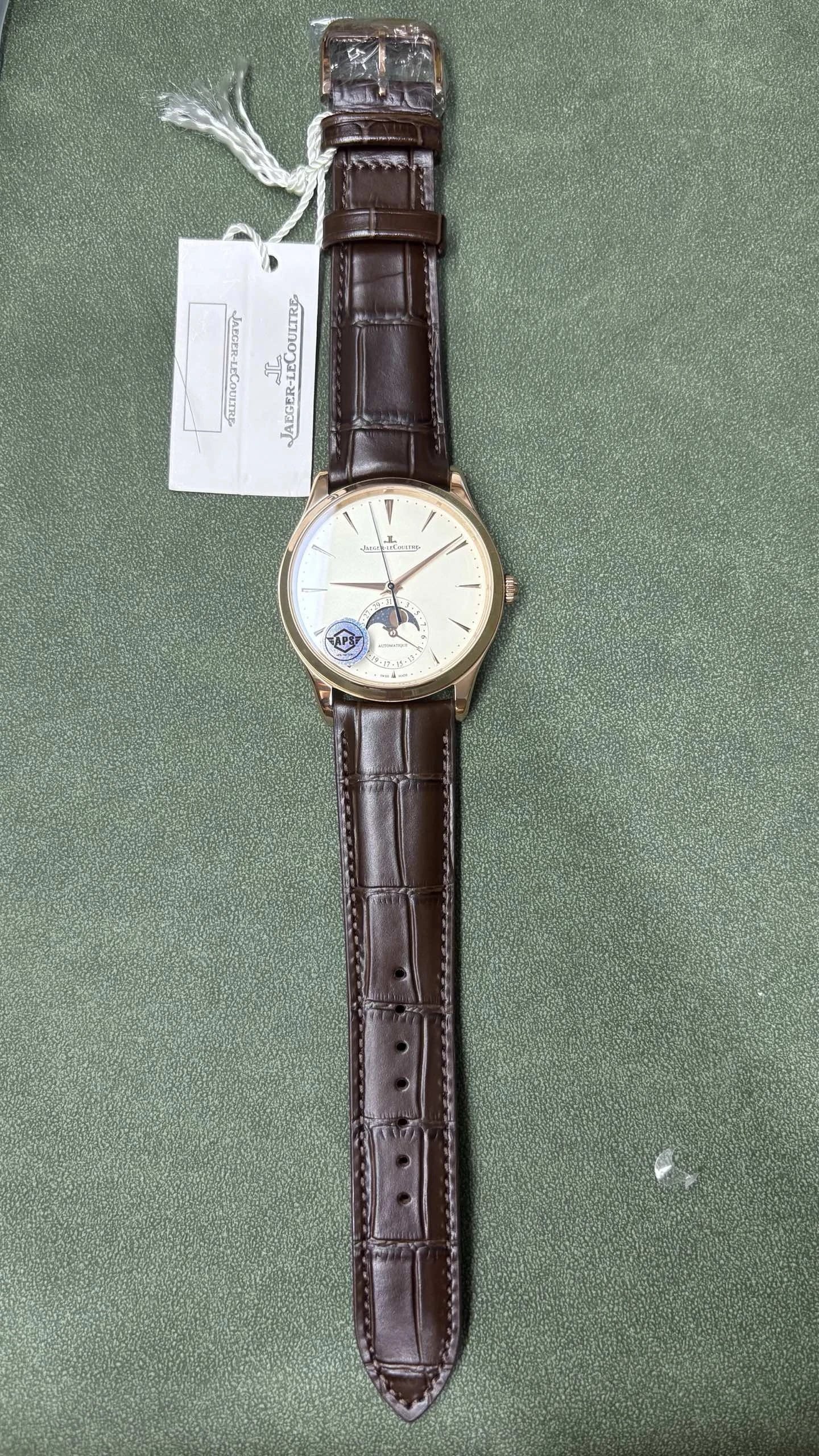 Jaeger-LeCoultre Master Moon Phase Watch - Silver Dial-010804