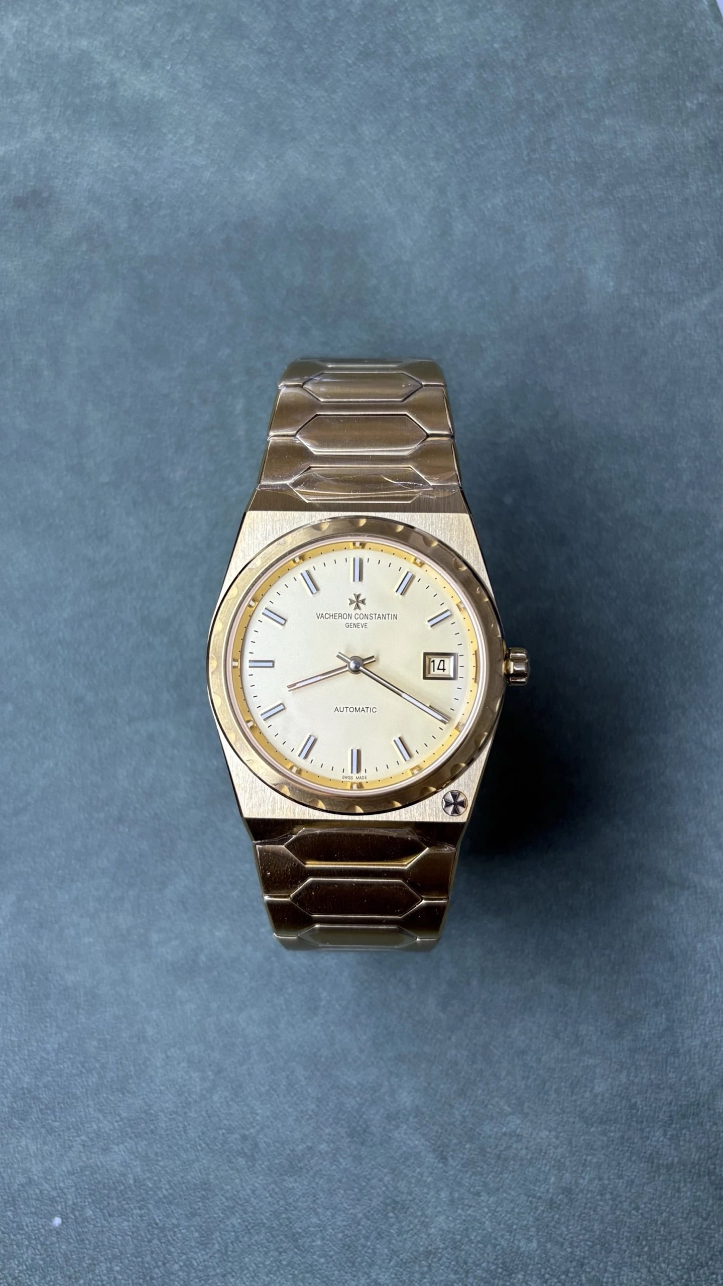 Vacheron Constantin Overseas Watch - Cream Dial-010978