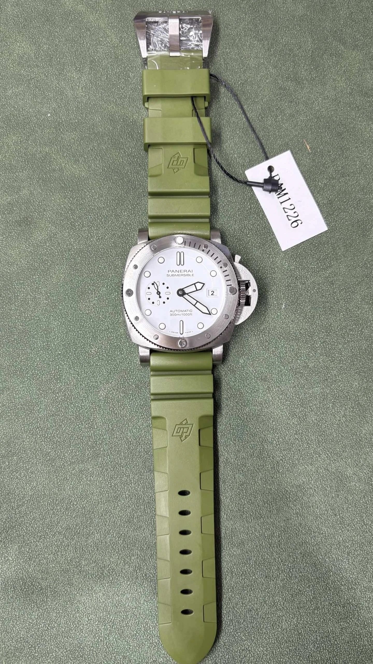 Panerai Submersible Watch - White Dial-010830