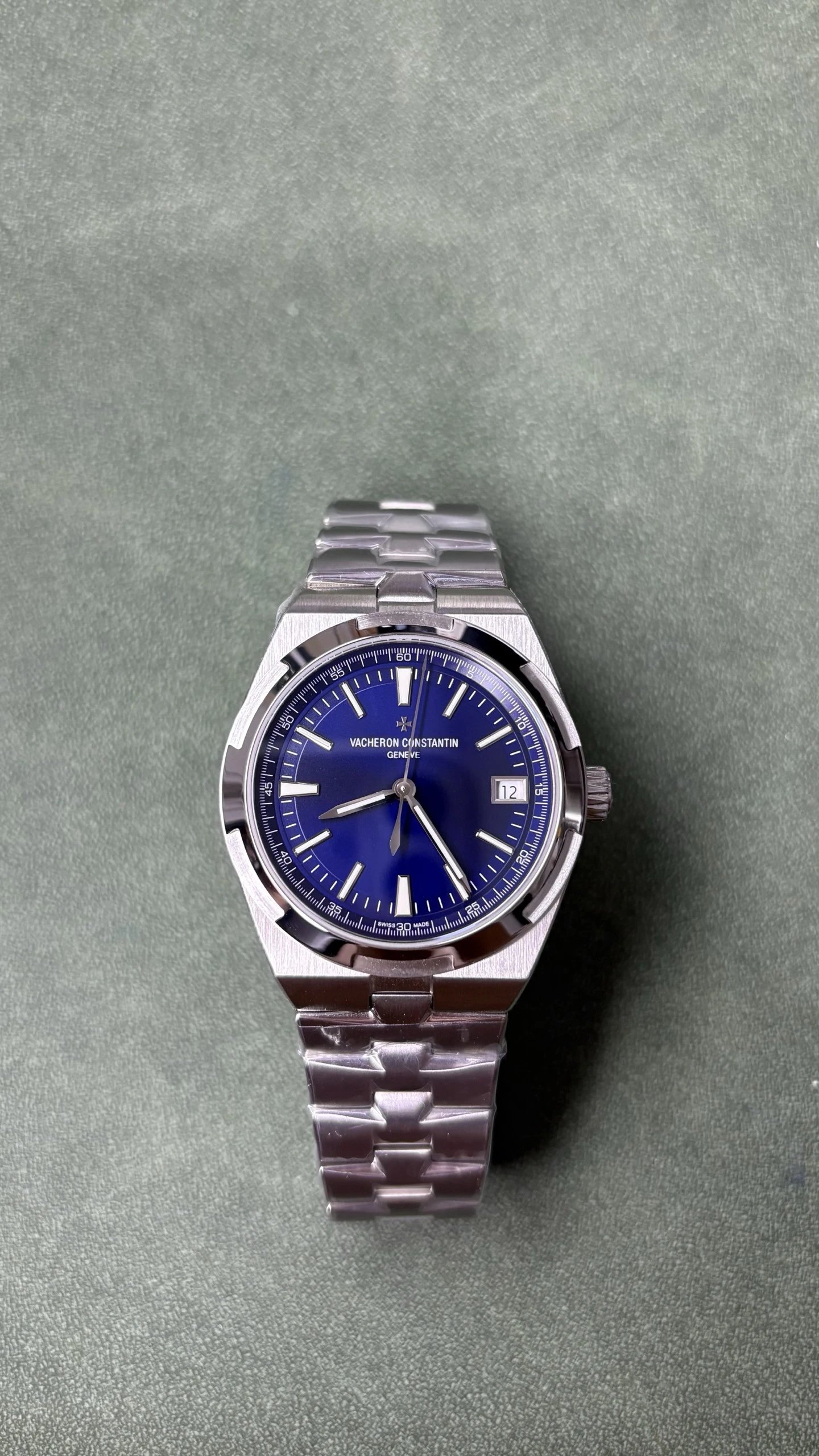 Vacheron Constantin Overseas Watch - Blue Dial-010959