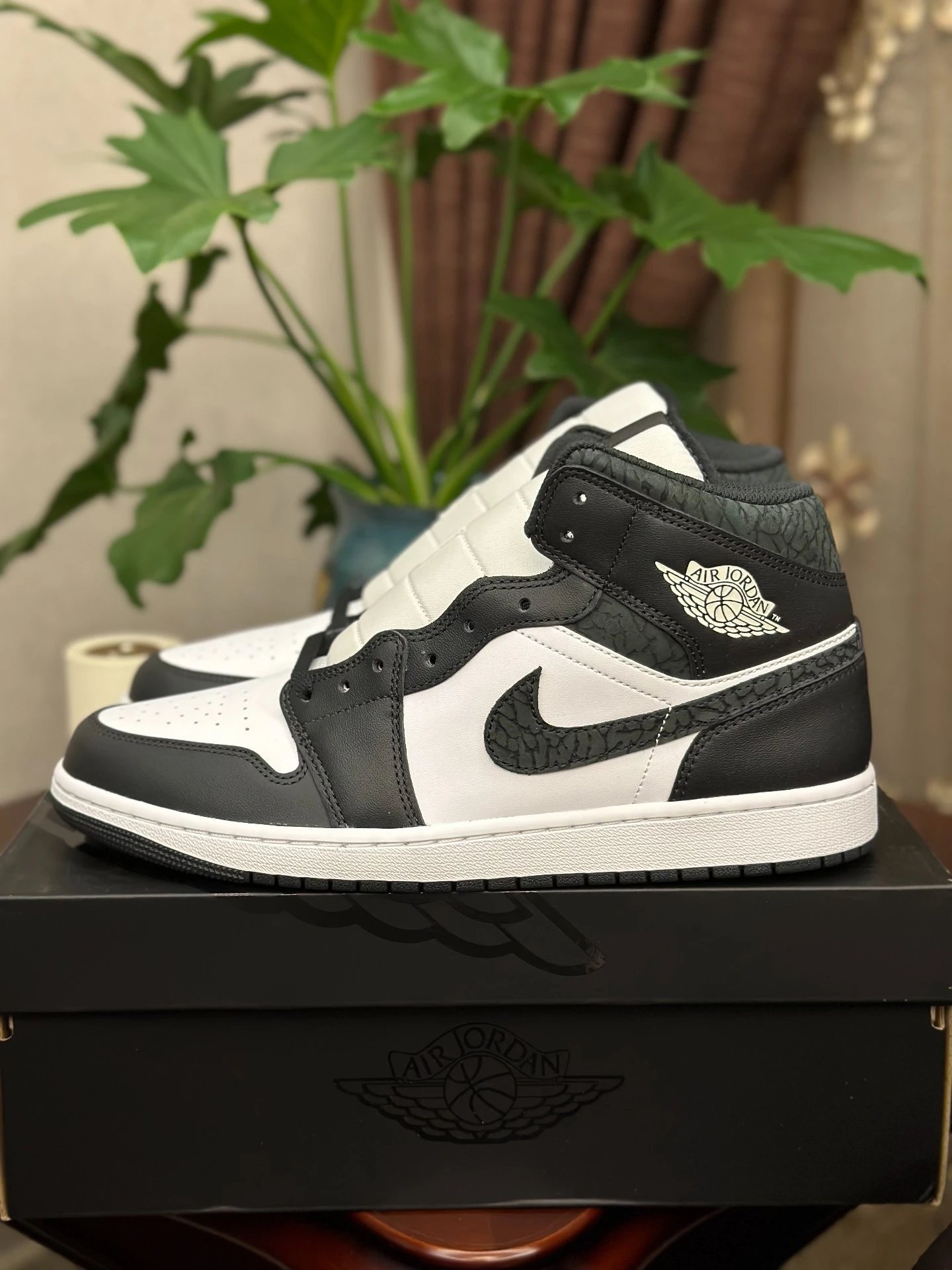 原单大厂 Jordan Air Jordan 1 Mid SE "Panda Elephant" 皮革 舒适 防滑 耐磨 中帮 复古篮球鞋 男款 黑白