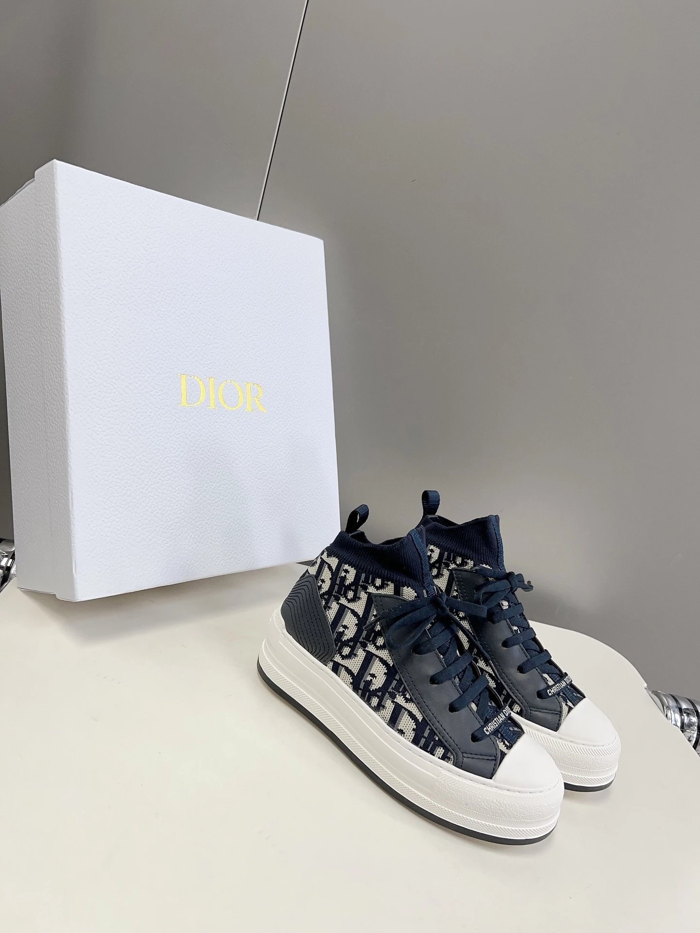 Dior's latest spring and summer fashion show, casual thick soled casual sports shoes