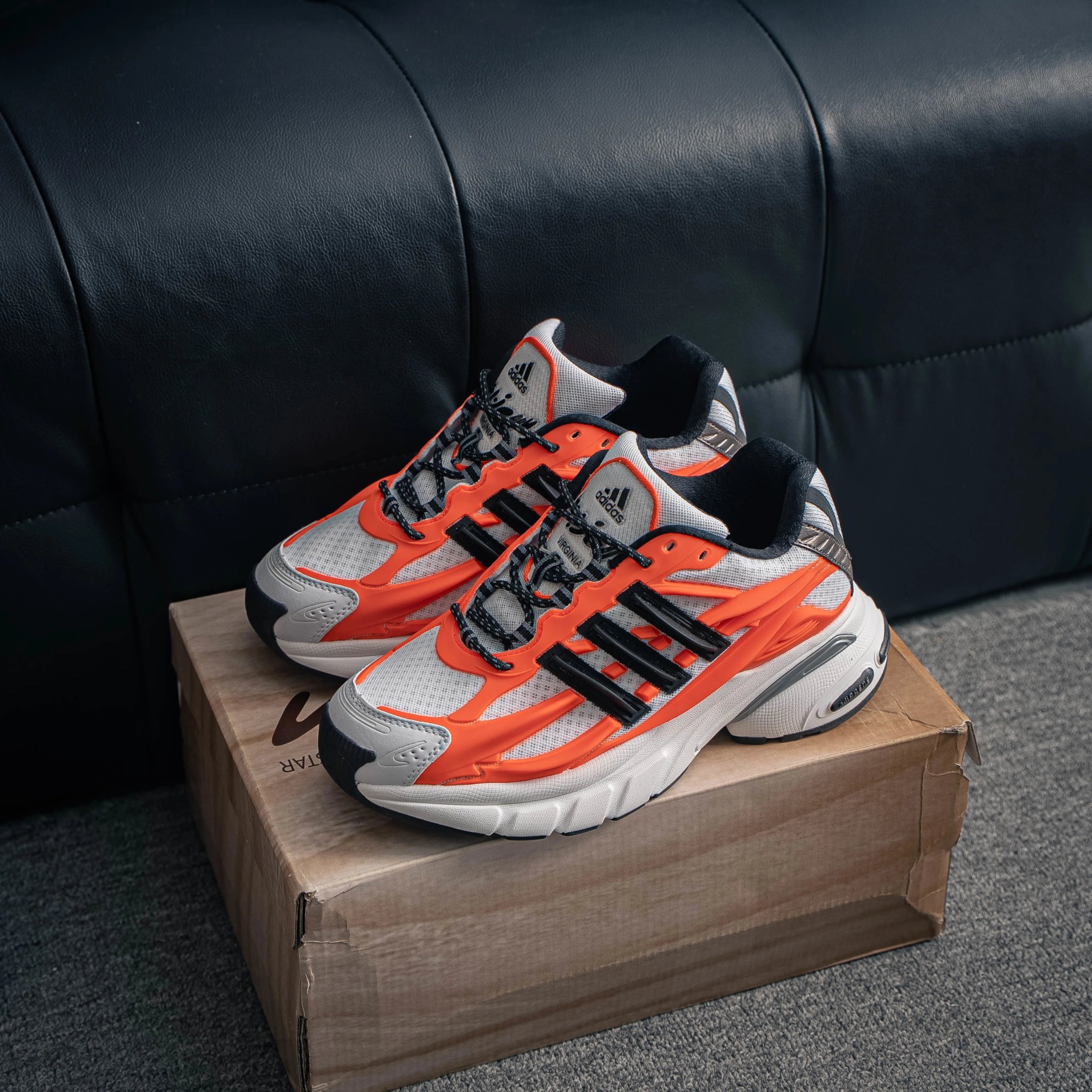 White Orange Black HQ7468