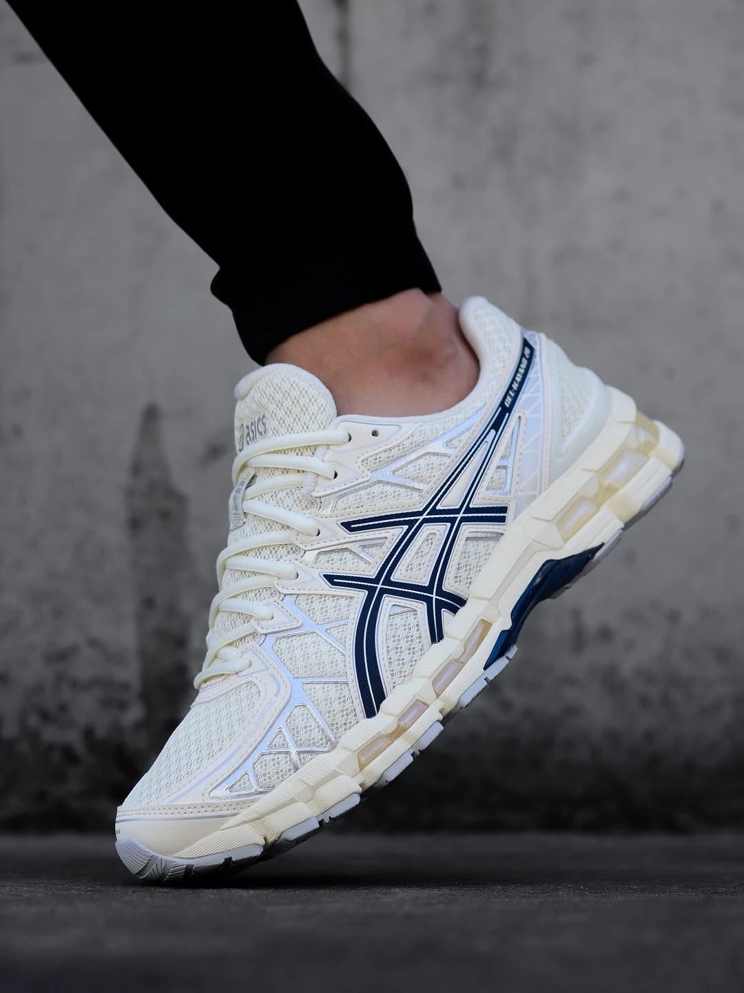 Original Asics Gel-Kayano 20 - Comfortable, Versatile, Durable, Supportive, Breathable Low Top Running Shoes