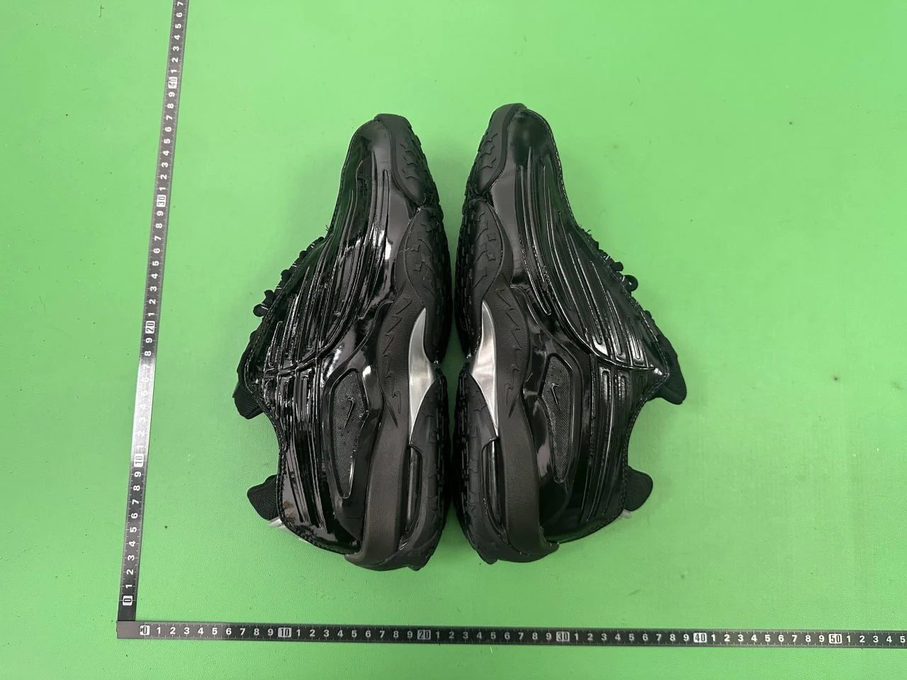 Nike Sneakers Low-Top with Visible Air Cushioning image 4