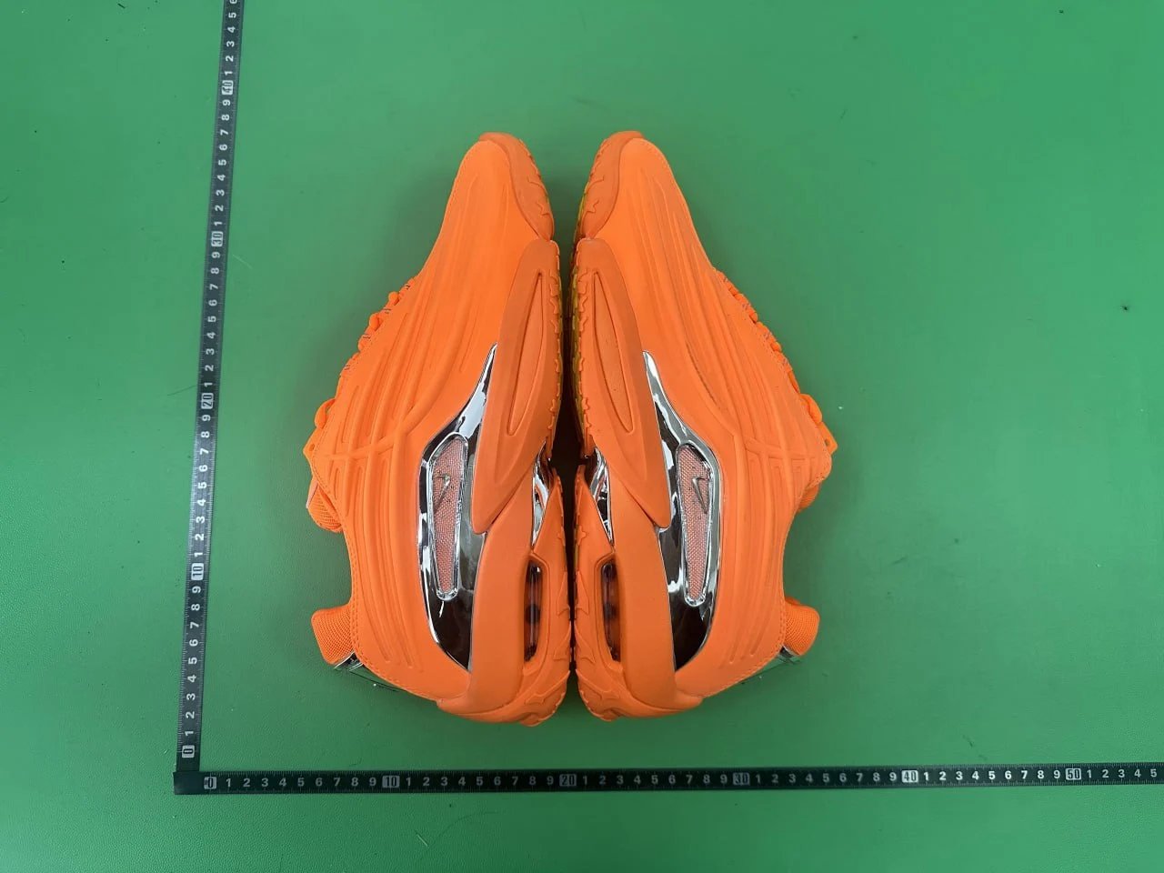 Nike Sneakers Low-Top with Visible Air Cushioning image 2