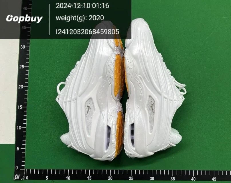 Nike Sneakers Low-Top with Visible Air Cushioning image 8