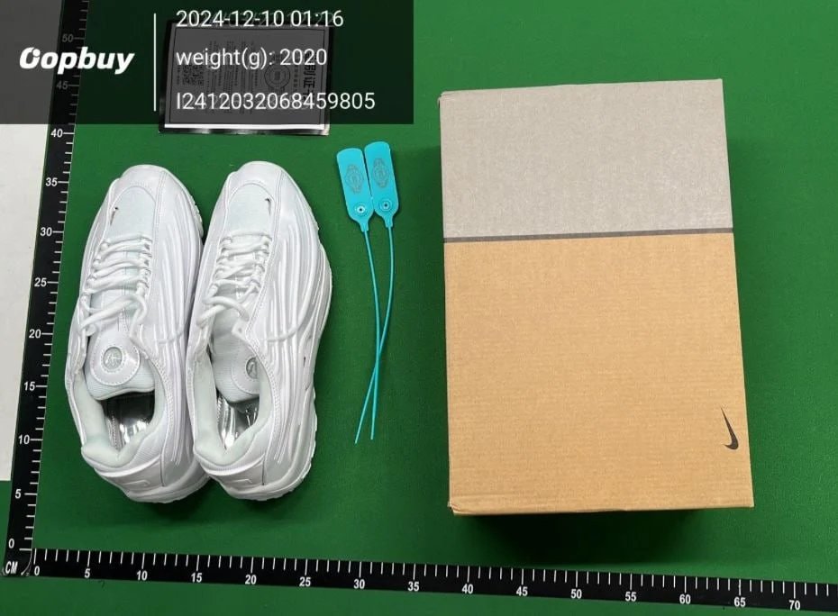 Nike Sneakers Low-Top with Visible Air Cushioning image 9