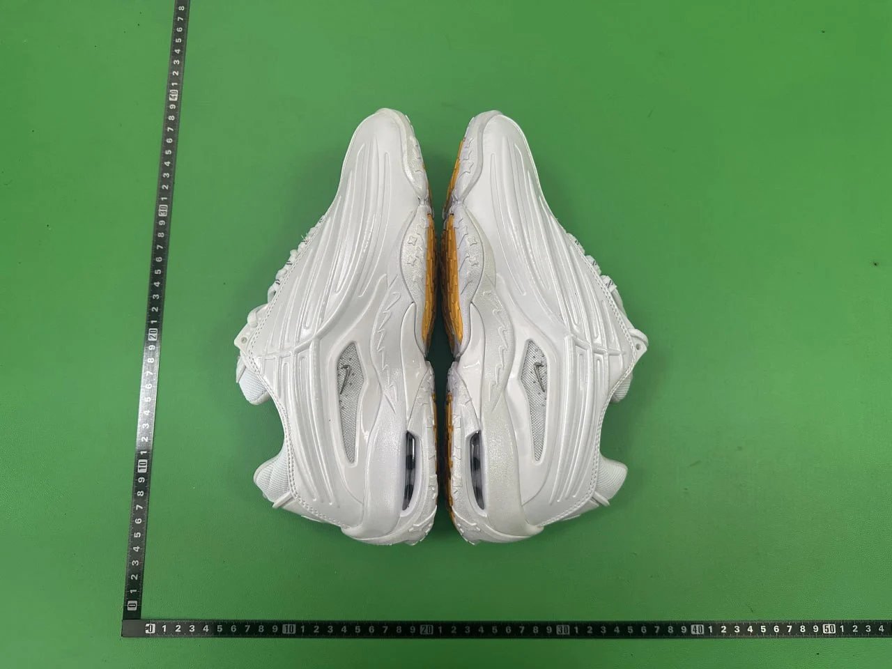 Nike Sneakers Low-Top with Visible Air Cushioning image 3