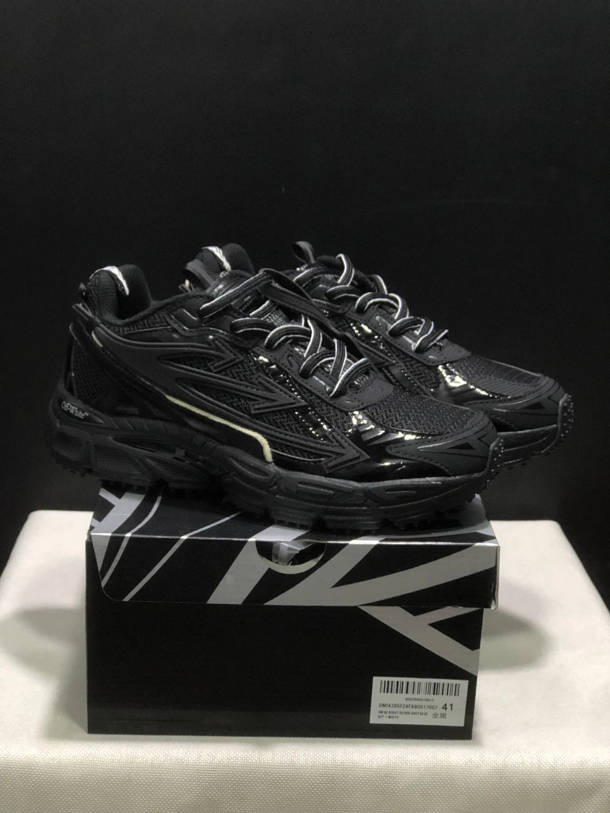 Off-White arrow motif lace-up sneakers product photo 3