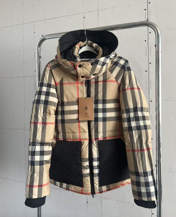 Burberry double compartment pocket