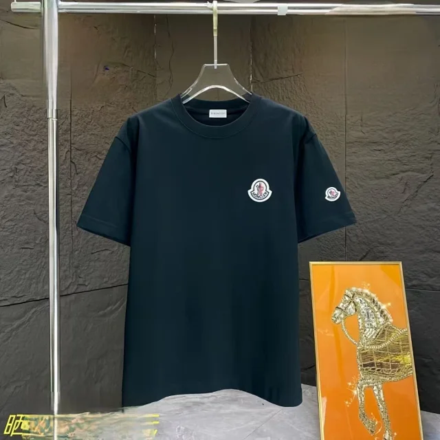 Moncler T-Shirts Short-Sleeve Logo Graphic T-Shirt product detail image 2