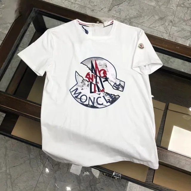 Moncler T-Shirts Short-Sleeve Logo Graphic T-Shirt product detail image 8