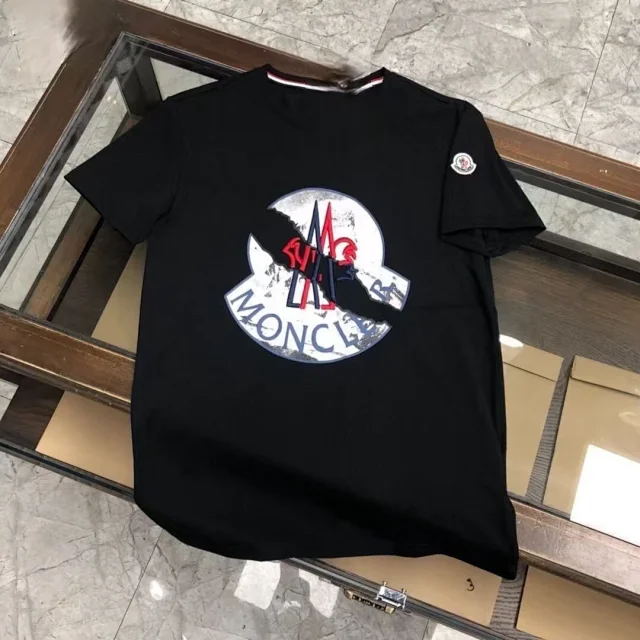 Moncler T-Shirts Short-Sleeve Logo Graphic T-Shirt product detail image 9