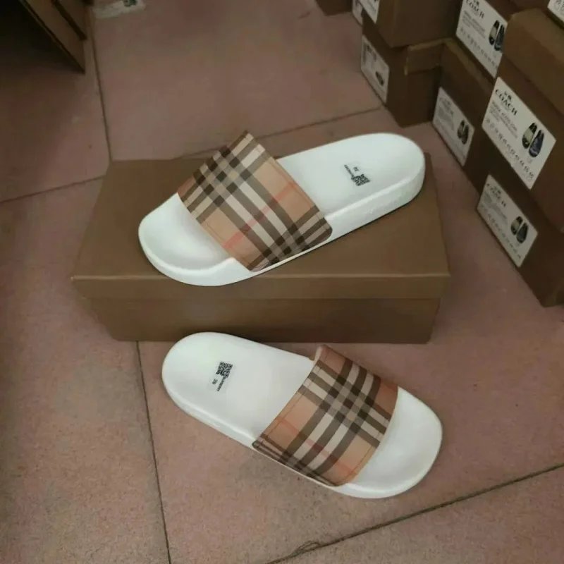 Nike Slippers Mind 001 Slide — Burberry Slides (3)