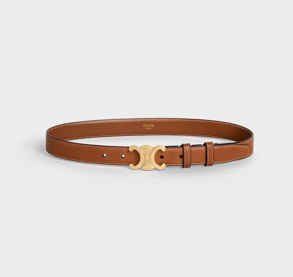 21SS In-Store Hit: Authentic Channel Celine Triomphe Women's Belt - Distinct from Market Replicas, Featuring the Classic Exclusive Cobalt Gold Triomphe Buckle. Exudes a Deep, Ingrained Retro Vibe from Inside Out. The Triomphe Belt Inherently Carries Vintage Elements, Effortlessly Stylish and Chic with Any Outfit. Belt Width: 2.5cm