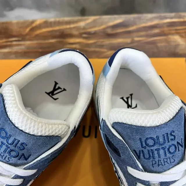 Louis Vuitton Sneakers Logo product detail image 31