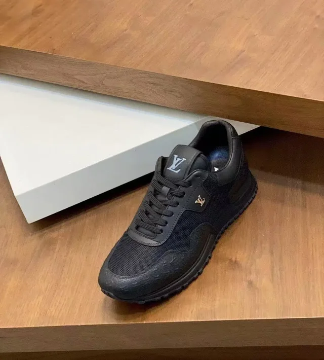 Louis Vuitton Sneakers Logo product detail image 27