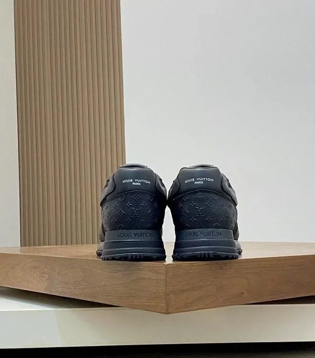 Louis Vuitton Sneakers Logo product detail image 25