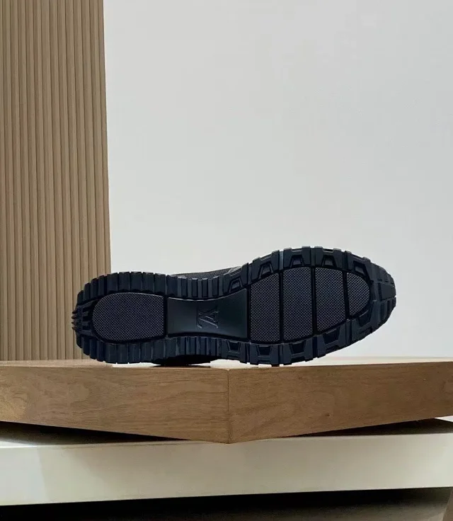 Louis Vuitton Sneakers Logo product detail image 26