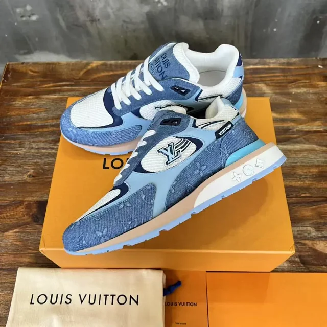 Louis Vuitton Sneakers Logo product detail image 30